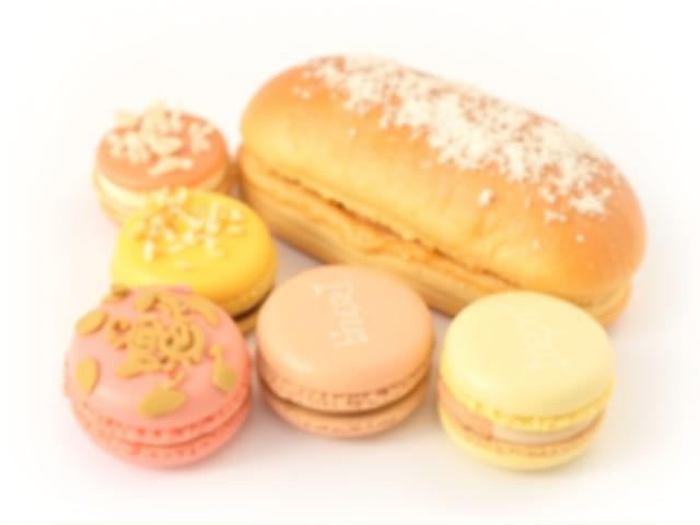 Éclair au chocolat, tarte au citron, macarons fins
